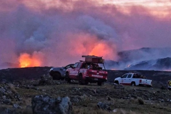 INCENDIO EN CÓRDOBA: CONTINÚAN EL COMBATE CONTRA EL FUEGO