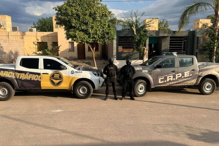 GOLPE AL NARCOTRÁFICO: DETENIDOS Y MÁS DE 100 PLANTAS DE MARIHUANA SECUESTRADAS