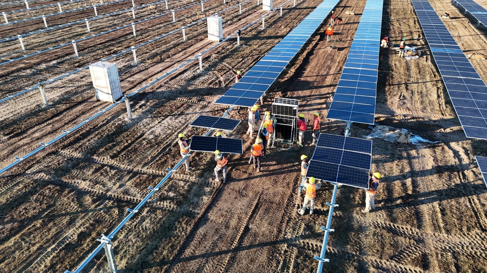  CIEN OPERARIOS SE INCORPORAN A TRABAJAR EN EL PARQUE SOLAR ARAUCO