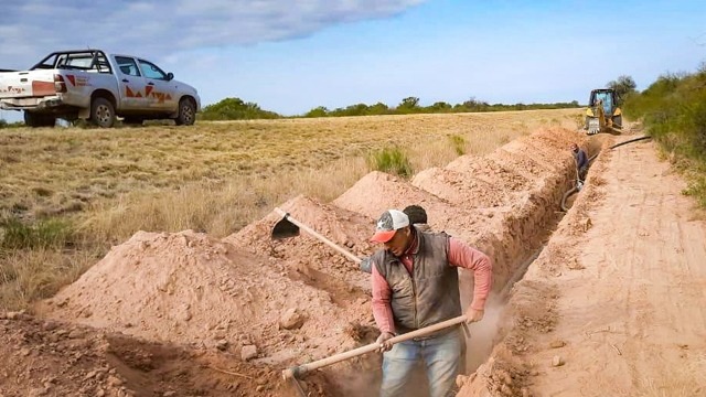 CONTINÚA LA CONSTRUCCIÓN DEL ACUEDUCTO CHAÑAR - CASTRO BARROS PARA GARANTIZAR AGUA POTABLE A MÁS FAMILIAS