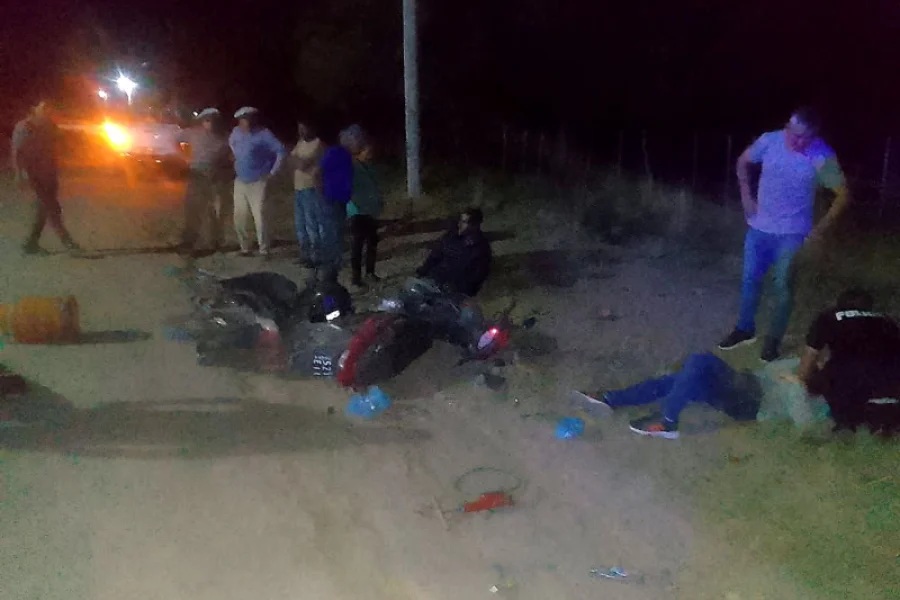 DOS MOTOS CHOCARON DE FRENTE EN CHEPES Y SUS CONDUCTORES SUFRIERON HERIDAS GRAVES 