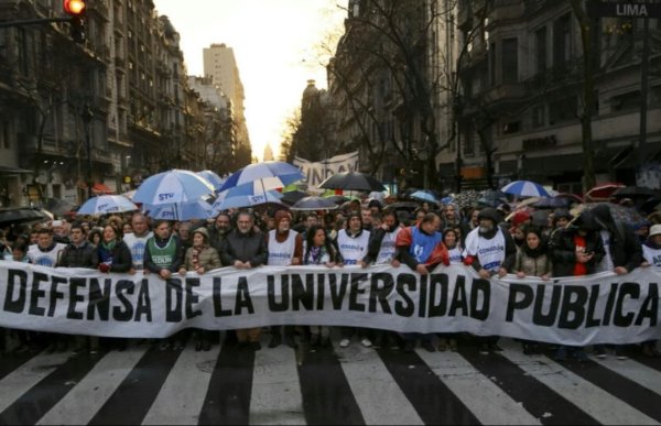 LA JUSTICIA MULT&Oacute; A SANTILLI POR LA FALTA DE FINANCIAMIENTO UNIVERSITARIO