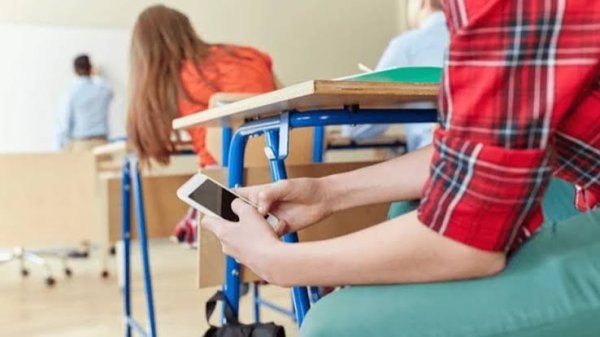 APROBARON POR UNANIMIDAD LA LEY QUE REGULA EL USO DE CELULARES EN LAS ESCUELAS