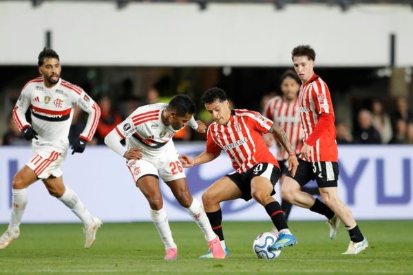 ESTUDIANTES IGUAL&Oacute; CON FLAMENGO EN LA PLATA Y VA POR LA HAZA&Ntilde;A EN BRASIL