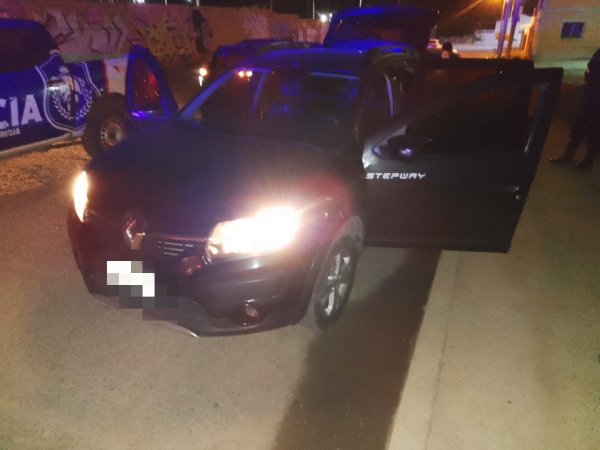 CHILECITO: DEJ&Oacute; LAS LLAVES PUESTAS EN EL AUTO, SE LO ROBARON Y APARECI&Oacute; ABANDONADO