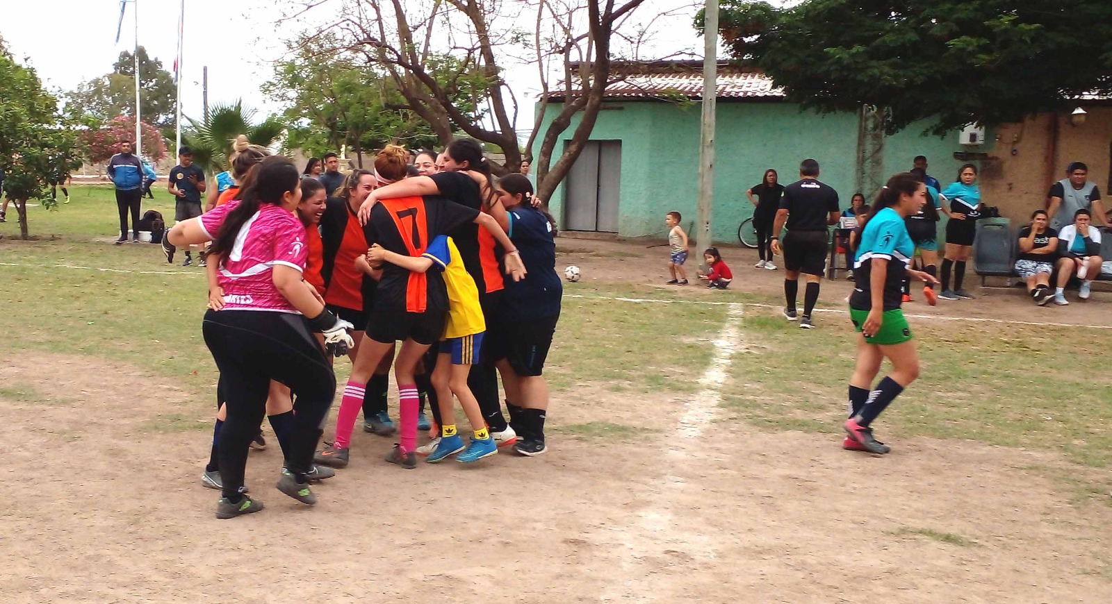 JEFATURA Y COMISARIA PRIMERA VAN POR EL REINADO DEL FÚTBOL FEMENINO EN EL INTER FUERZAS