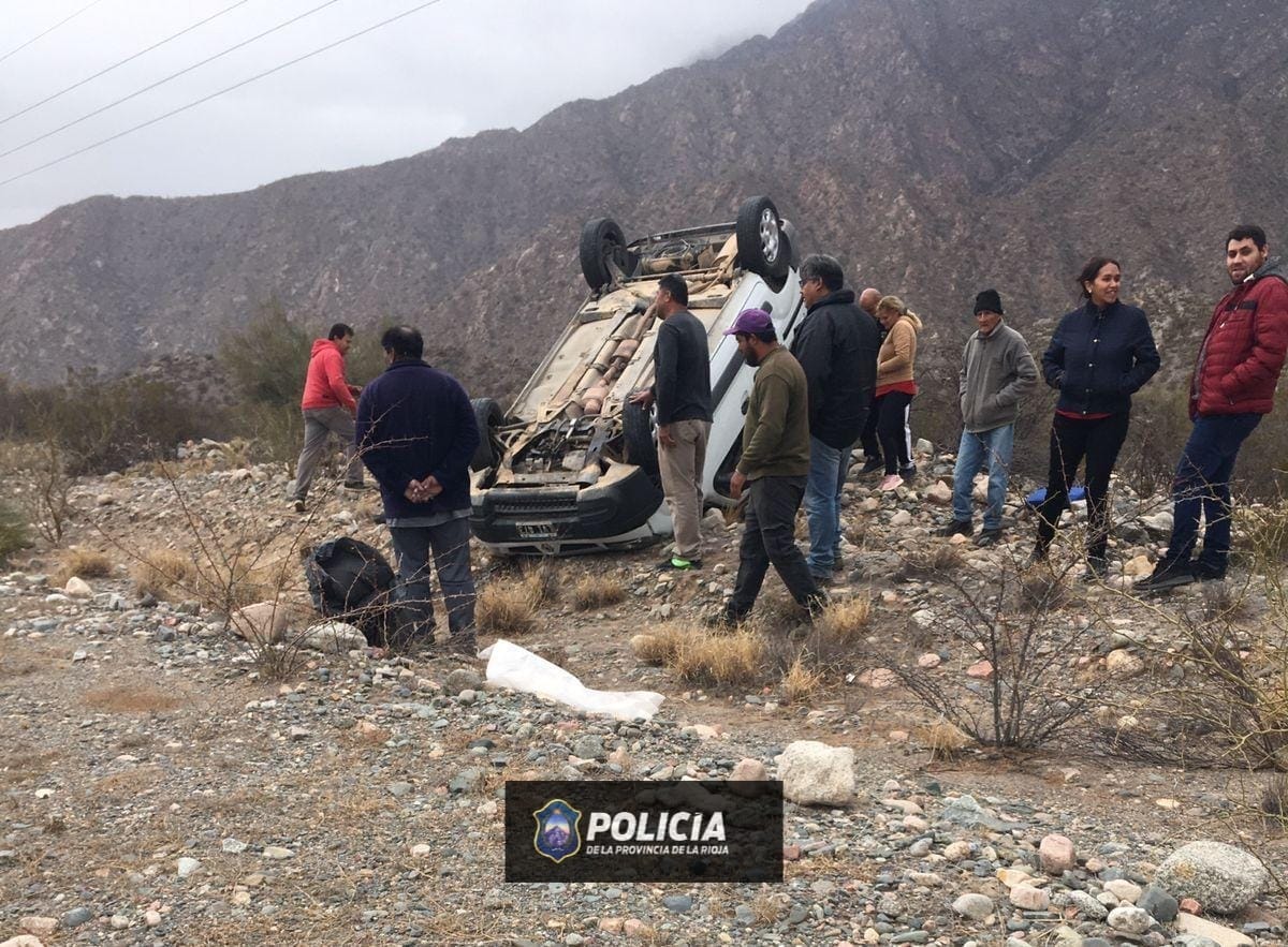 SE DURMIÓ AL VOLANTE Y VOLCÓ CAMINO A FAMATINA