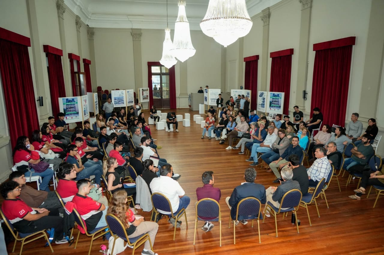 ARMANDO MOLINA ESCUCHO A ESTUDIANTES Y PROFESIONALES DE ARQUITECTURA PARA ARMAR LA GESTIÓN DE LA NUEVA CIUDAD