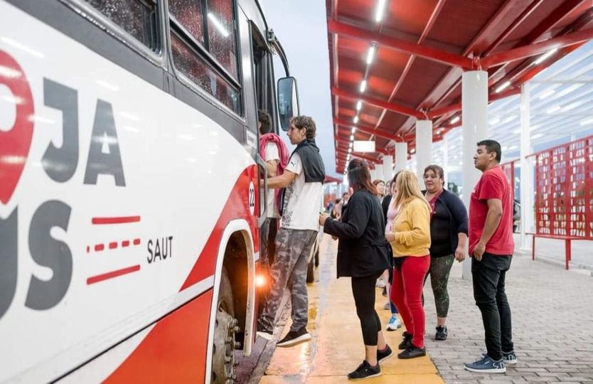 RIOJA BUS BRINDARÁ UN SERVICIO ESPECIAL AL PARQUE ACUÁTICO