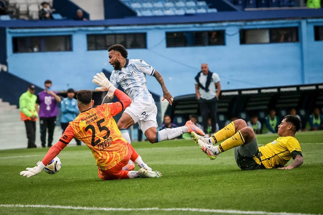 RACING GANÓ CON LO JUSTO A DEFENSA Y JUSTICIA Y SE METIÓ EN ZONA DE PLAYOFFS