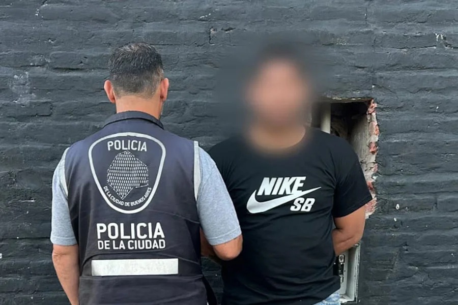 FUE A VER A BARRACAS Y QUEDÓ DETENIDO POR UN HECHO DE ESTAFA EN LA RIOJA