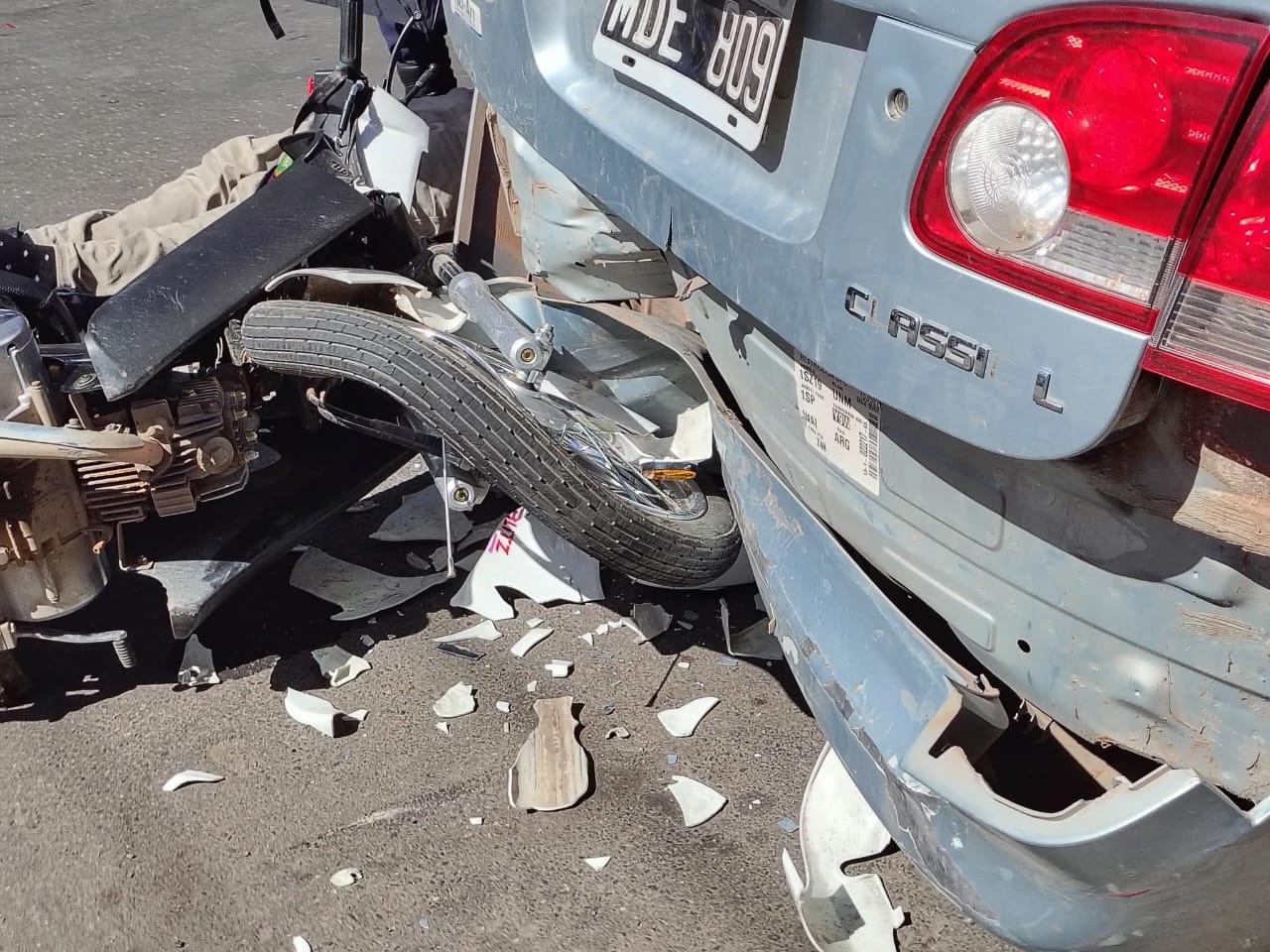 SINIESTRO VIAL DEJÓ UN HERIDO EN PLENO CENTRO DE LA CAPITAL