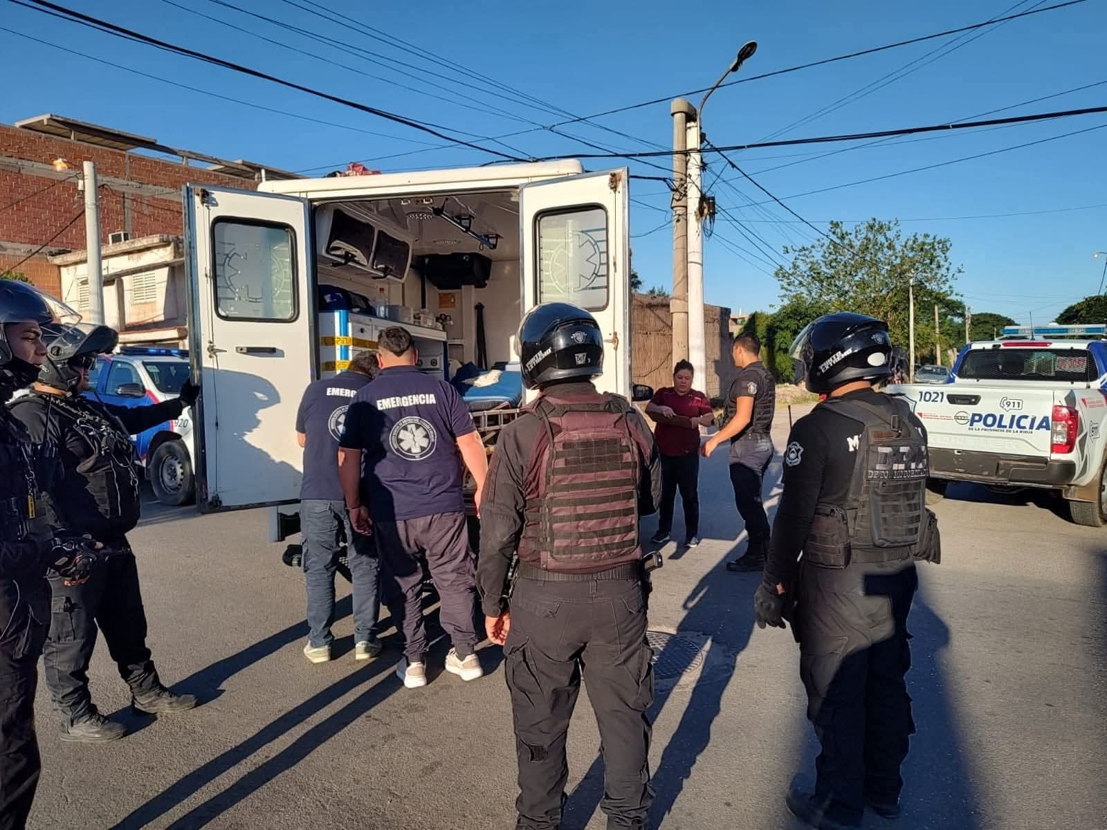 TENIA UNA  PERIMETRAL, AGREDIÓ A DOS POLICIAS Y TERMINÓ DETENIDO 