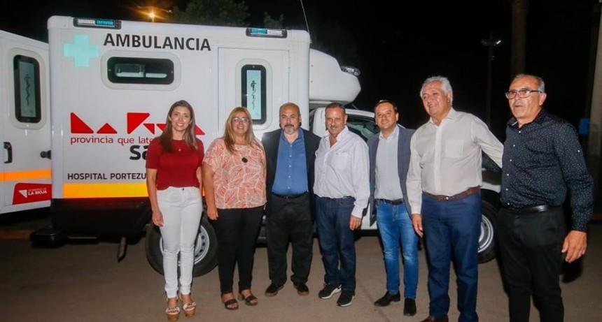 QUINTELA ENTREGÓ AMBULANCIAS Y EQUIPAMIENTOS PARA HOSPITALES DISTRITALES