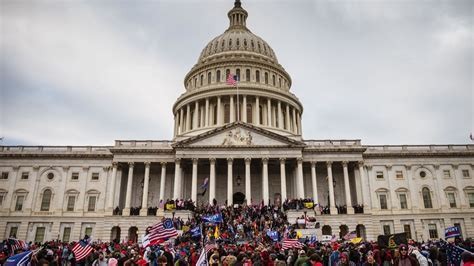 TRUMP PROMETIÓ INDULTAR A LOS ASALTANTES DEL CAPITOLIO EL PRIMER DÍA DE SU MANDATO